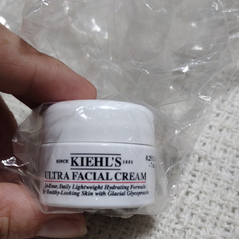 NIB Kiehl's Ultra Facial Cream 0.25 Fl Oz 7 Ml